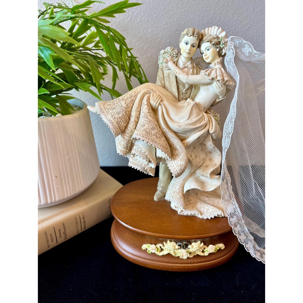 Vintage Enesco White Lace Promises Music Box #873 COA